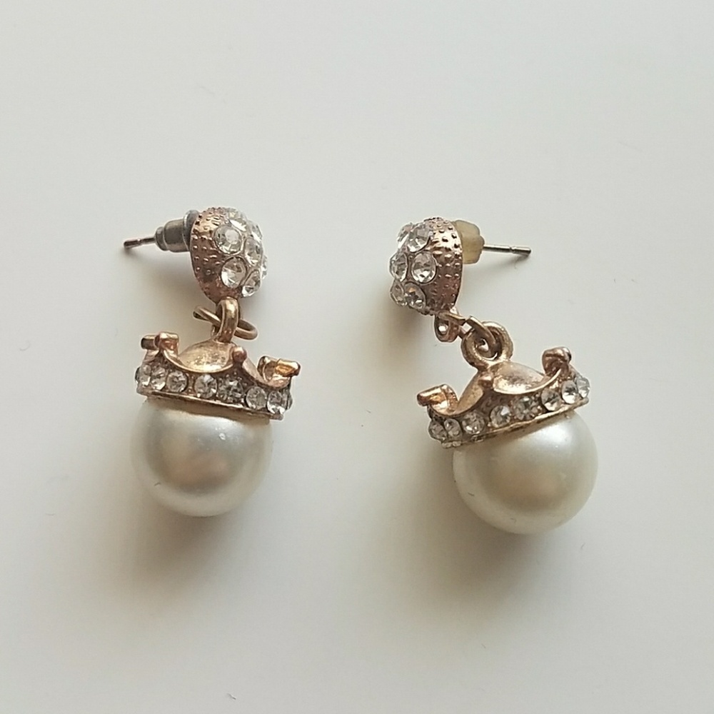 Pearl crown earrings